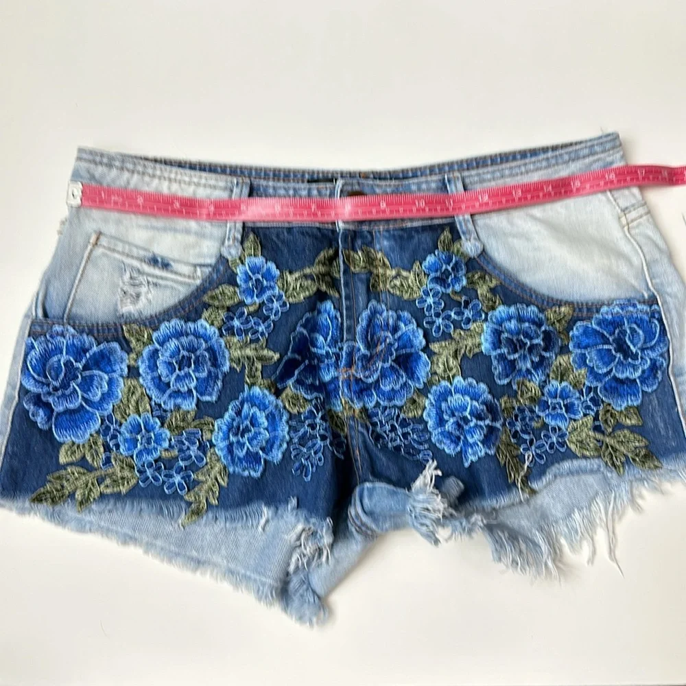 Lanca Perfume appliqué Jean shorts made in Brazil #A28